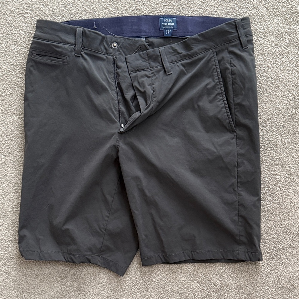 J. Crew Men's Dar Green - Tech Shorts - 32 W - 9 L